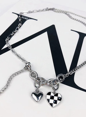 新品黑白棋盘格爱心吊坠项链女ins微镶钻流苏百搭秋冬毛衣链