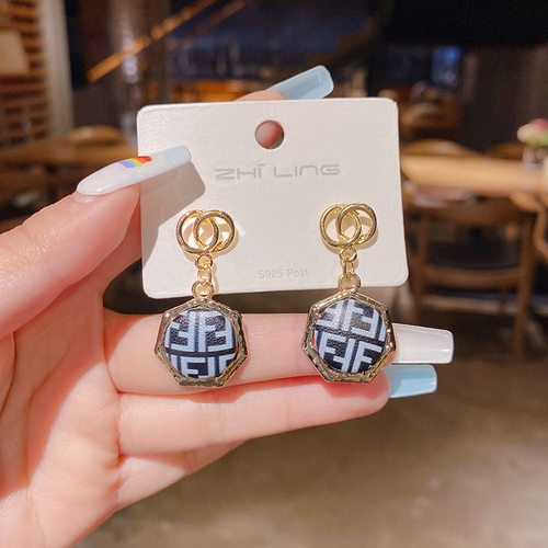 S925银针2022年新品潮耳环女时尚韩国东大门简约耳钉网红条纹耳饰