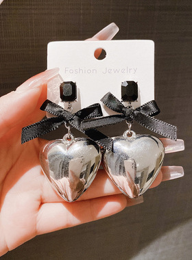 法式个性高级感黑色蝴蝶结爱心耳钉2023年新款小众设计耳环耳饰女