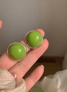 2023新款潮法式显白奶绿色耳钉复古独特安娜风女耳环优雅气质耳饰