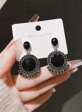 复古高级感气质时尚黑色水晶耳坠精致大气百搭设计感新款潮耳饰品