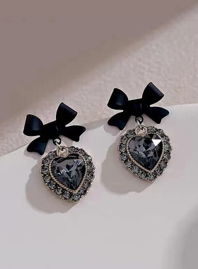 黑色蝴蝶结耳钉特别设计感高级水晶桃心耳环女茶系法式赫本风耳饰