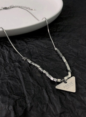 小众设计感时尚三角形吊坠项链女嘻哈潮流锁骨链男女简约卫衣配饰