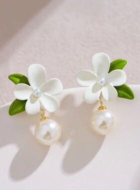 清新白色栀子花耳钉法式白花嫩绿耳环高级感珍珠耳坠温柔超仙耳饰