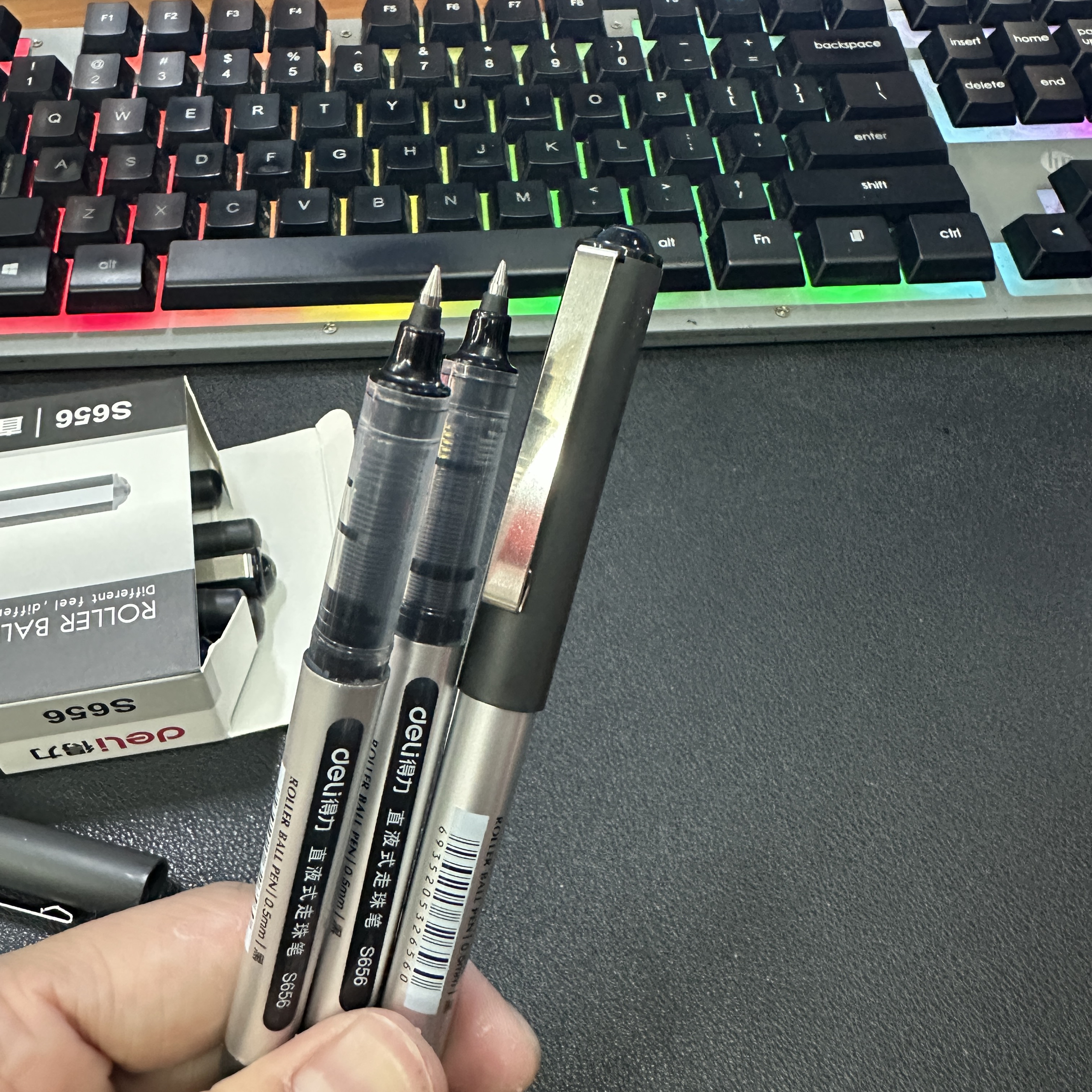 得力S656直液式中性笔宝珠笔学生走珠笔0.5mm会议办公签字笔