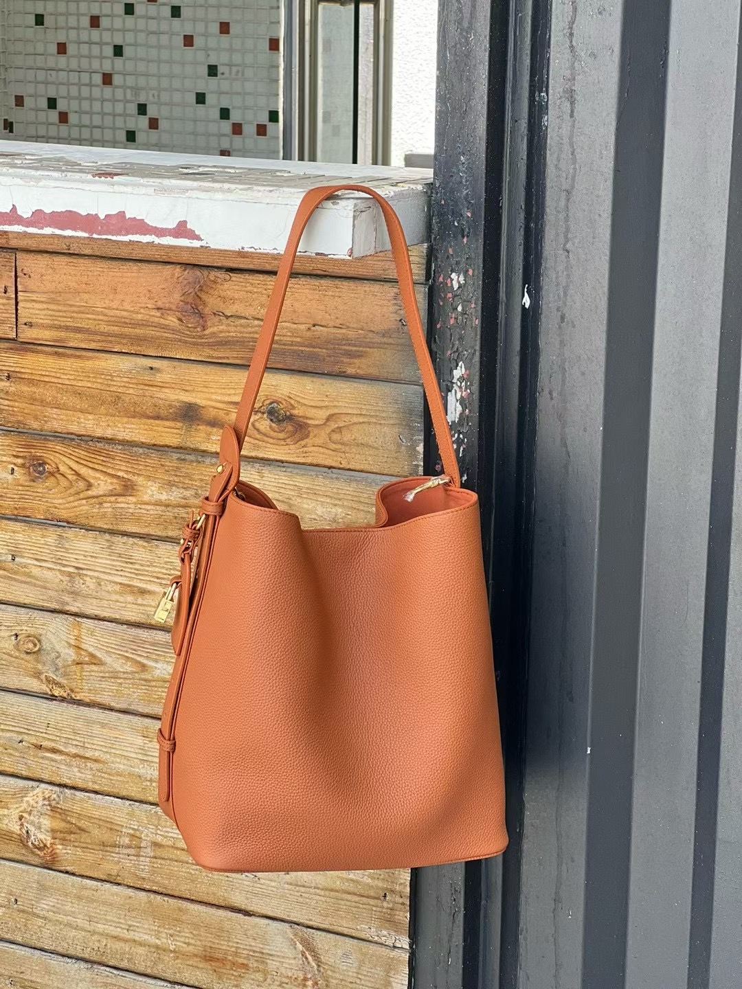 秋冬新款慵懒风头层牛皮水桶包女通勤托特真皮单肩腋下斜挎包大包