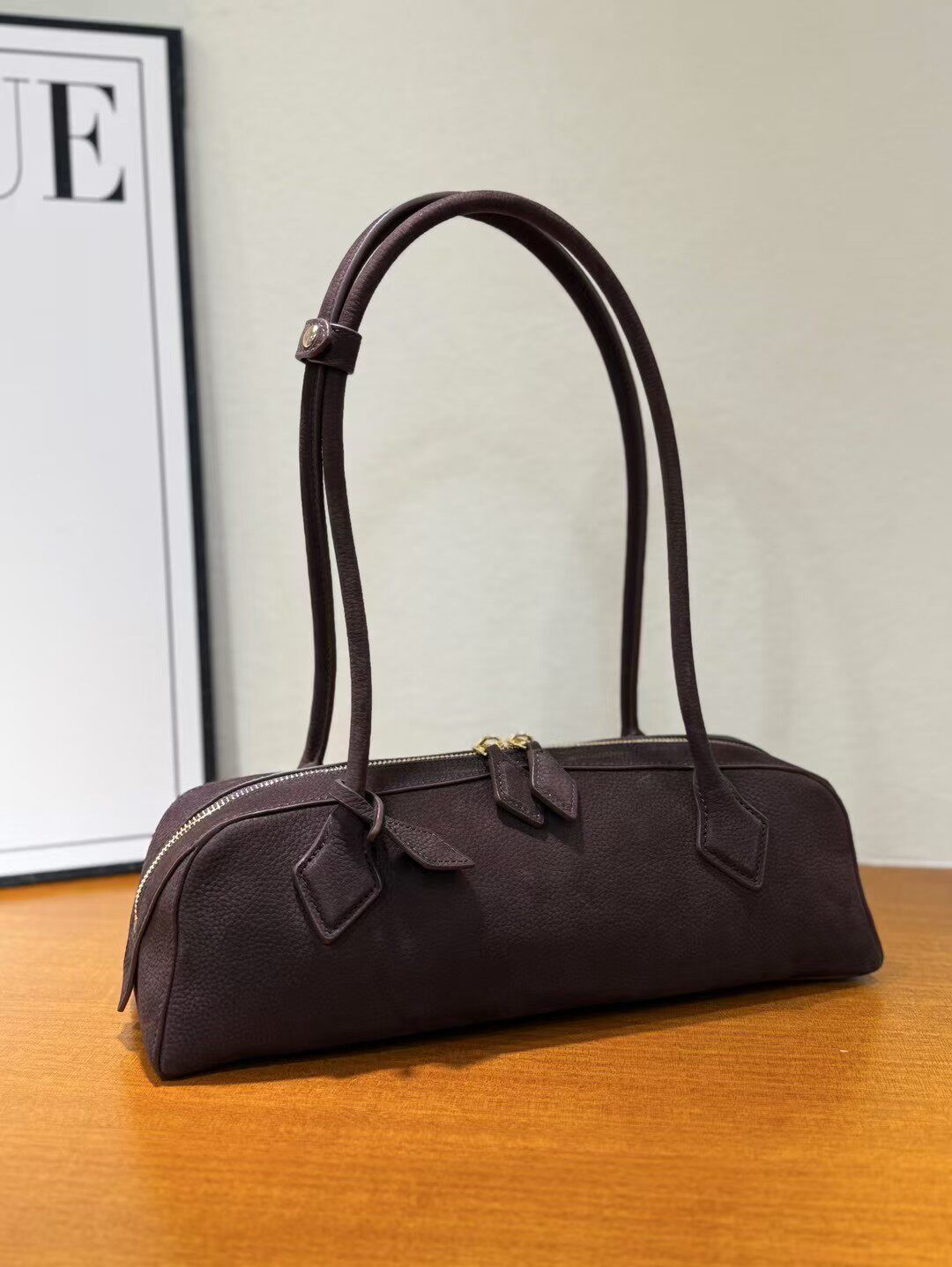 2025新款时尚轻奢头层牛皮腊肠包女真皮单肩包麂皮腋下法棍包女潮