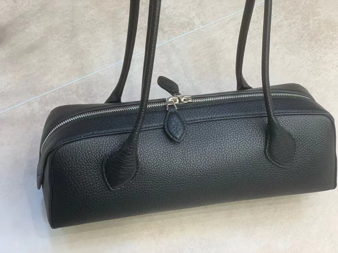 新款法式小众真皮腊肠包女头层羊皮腋下高级感法棍包单肩个性女包