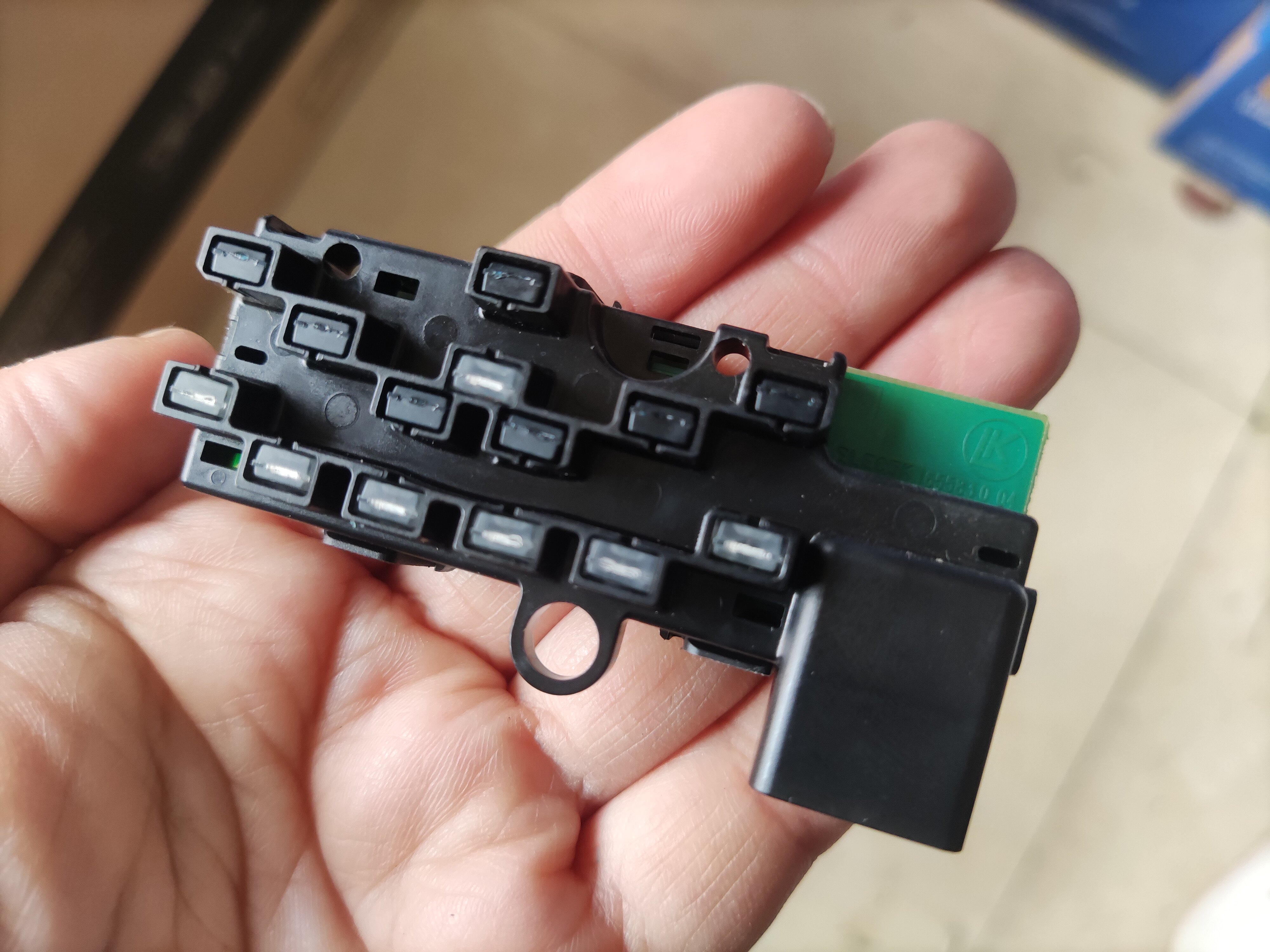 07-11老迈腾B6进口帕萨特CC方向盘角度传感器转向角度传感器正品