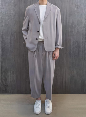 浅卡其灰色宽松休闲西服套装