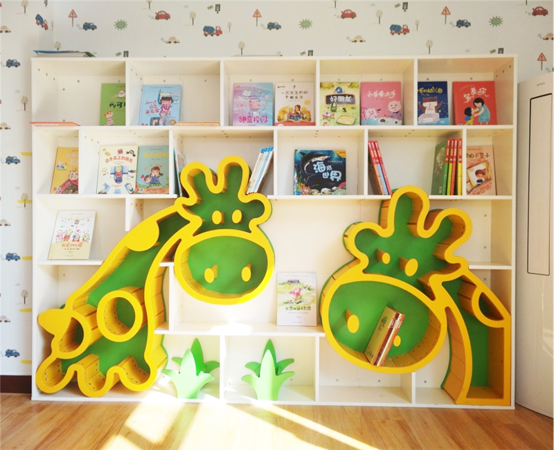 定制绘本馆长颈鹿动物造型书柜阅读区壁饰柜幼儿园大厅装饰书架