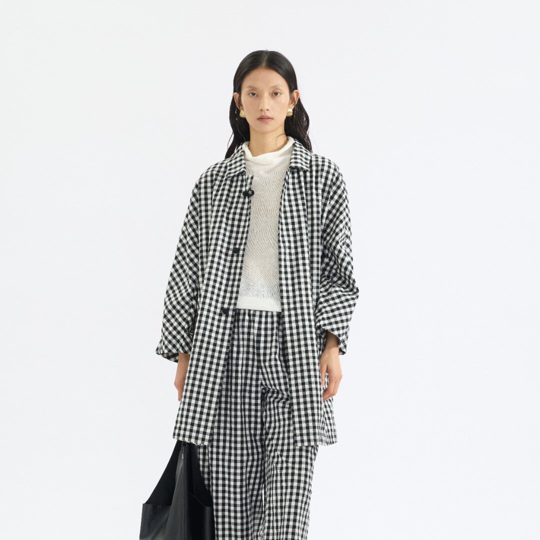 早春新款复古黑白格纹松弛风衣女中长款宽松单排扣外套质感气质