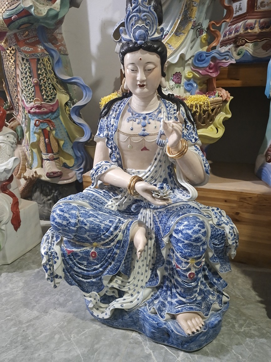 雕塑陶瓷大号自在观音菩萨像坐地青花瓷器净瓶观世音娘娘佛像90CM