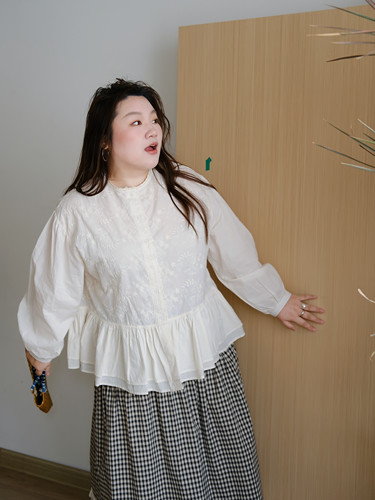 03/08早春新品文艺风刺绣百搭显瘦圆领提花长袖上衣衬衫