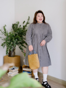 纹连衣裙 轻复古圆领压褶文艺风格 08早春新品