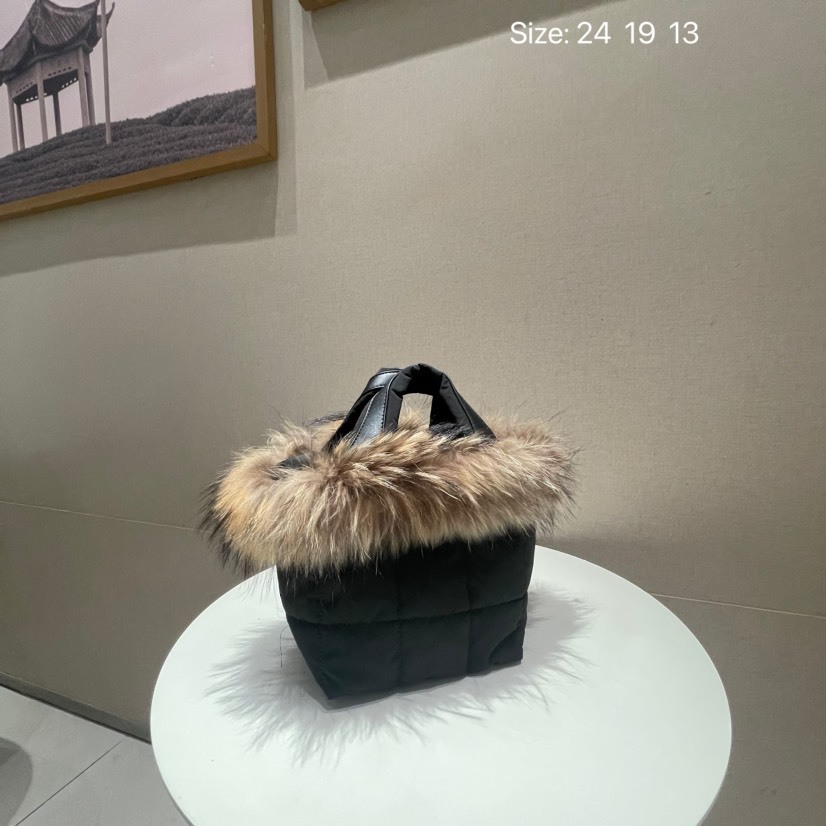 包包女2025秋冬新品网红撞色复古车线毛毛水桶包手提单肩斜挎包潮