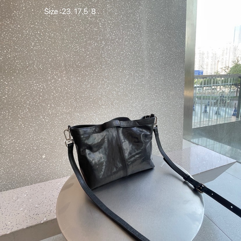 高级感时尚单肩包包女2025秋冬新款牛皮简约托特包大容量斜挎包潮
