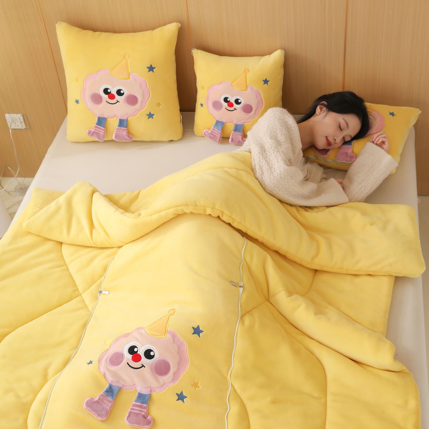 冬季牛奶绒多功能抱枕被子午休枕