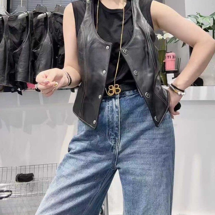 欧港妮短款马甲外搭显瘦