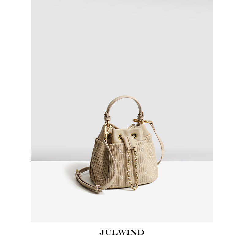 2019最新款法国小众洋气女包迷你水桶包抽绳缩口小包包斜挎百搭包,箱包皮具/热销女包/男包,水桶包,淘宝优惠券,粉丝福利购,淘宝优惠卷