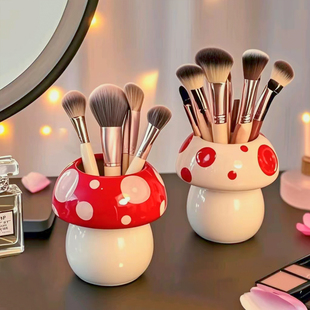 可爱陶瓷蘑菇笔筒桌面收纳化妆刷筒高颜值儿童学生办公室创意摆件