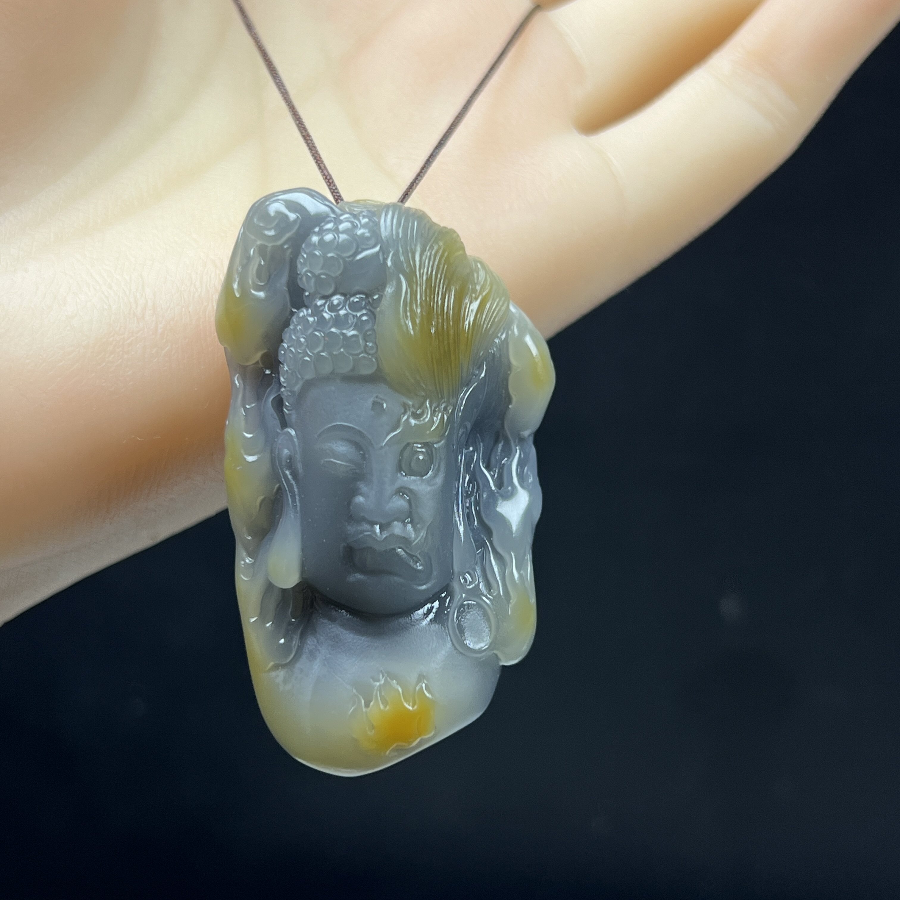 天然玉石吊坠 云南肖糖料俏色黄龙玉一念之间毛衣链一念成佛玉佩图片