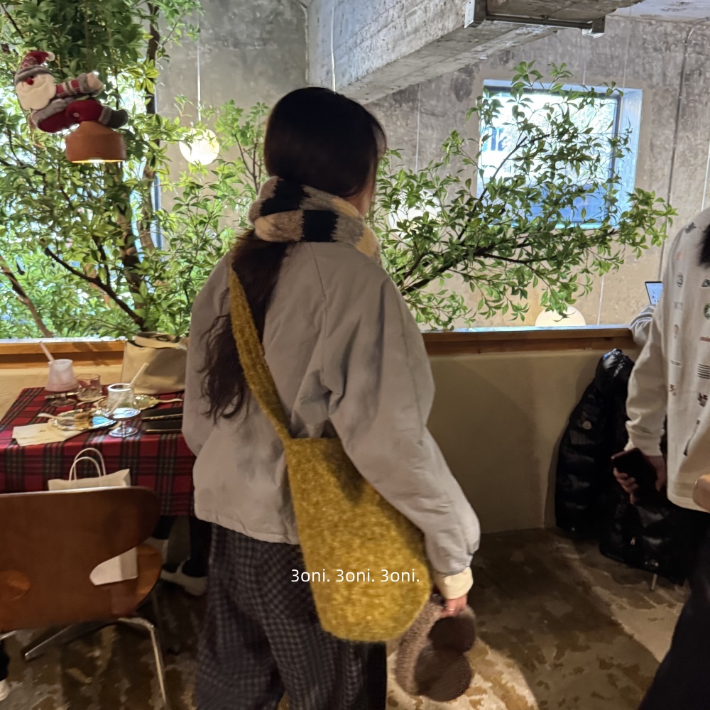 特搭这个秋冬～姜黄毛绒软糯糯水桶包斜挎女生包学生溜街单肩包