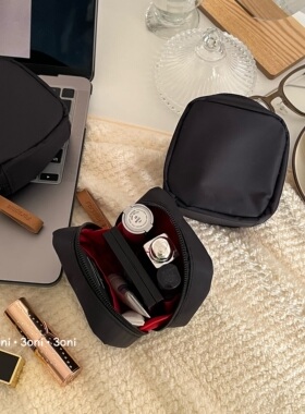 日系黑色小方包，日常口红充电器数据线精油收纳袋尼龙厚实收纳包