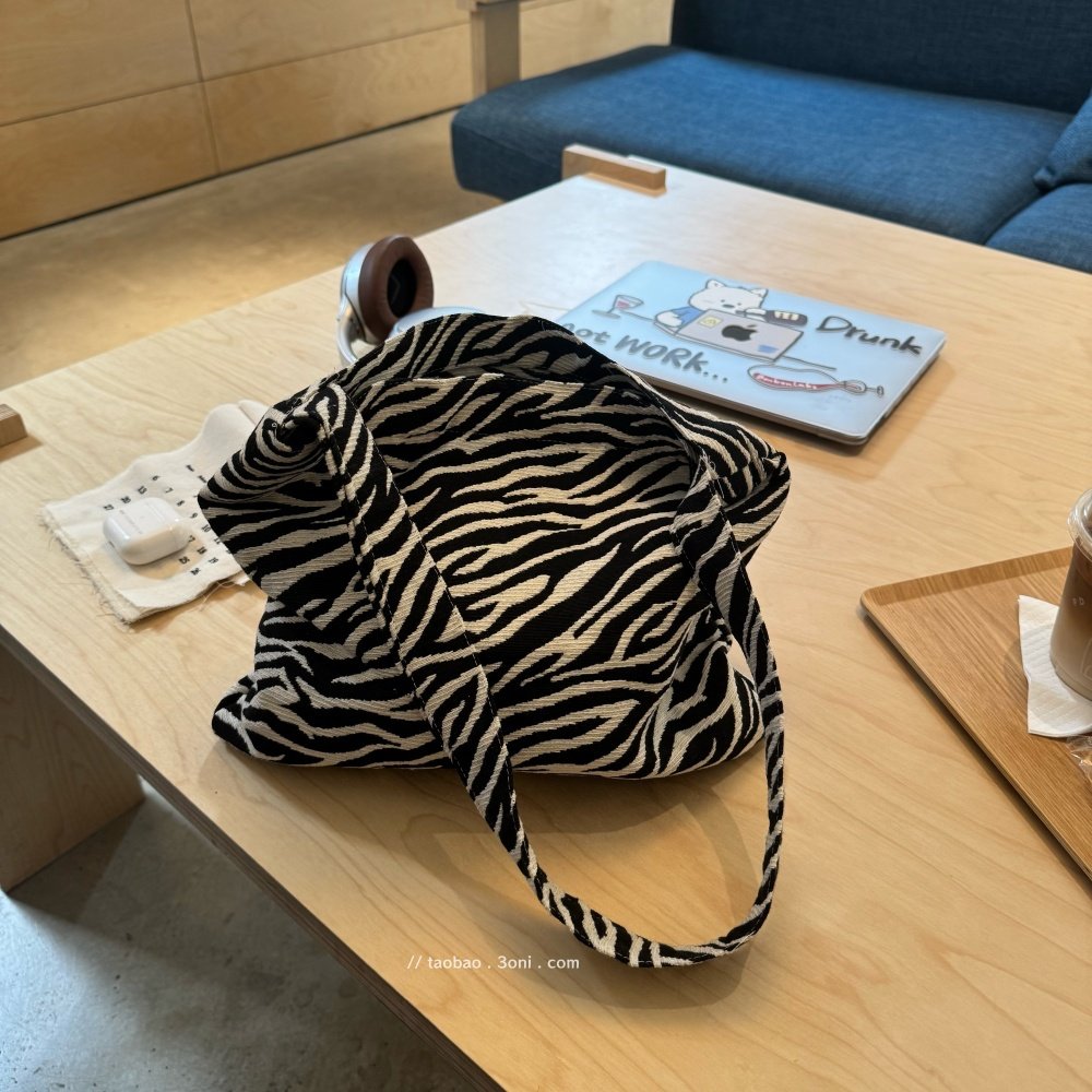 慵懒复古斑马纹腋下包！日系百搭四季女生提花小众设计单肩小包,箱包皮具/热销女包/男包,腋下包,淘宝优惠券,粉丝福利购,淘宝优惠卷