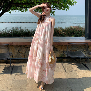 粉色碎花无袖挂脖连衣裙女夏季2025新款法式绝美海边度假沙滩长裙图片