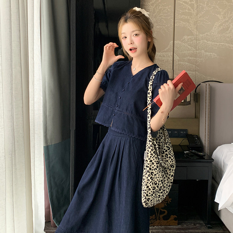2025新款夏季盐系牛仔套装花边拼接设计V领上衣高腰半身裙两件套,女装套装/套裙,浙宝005