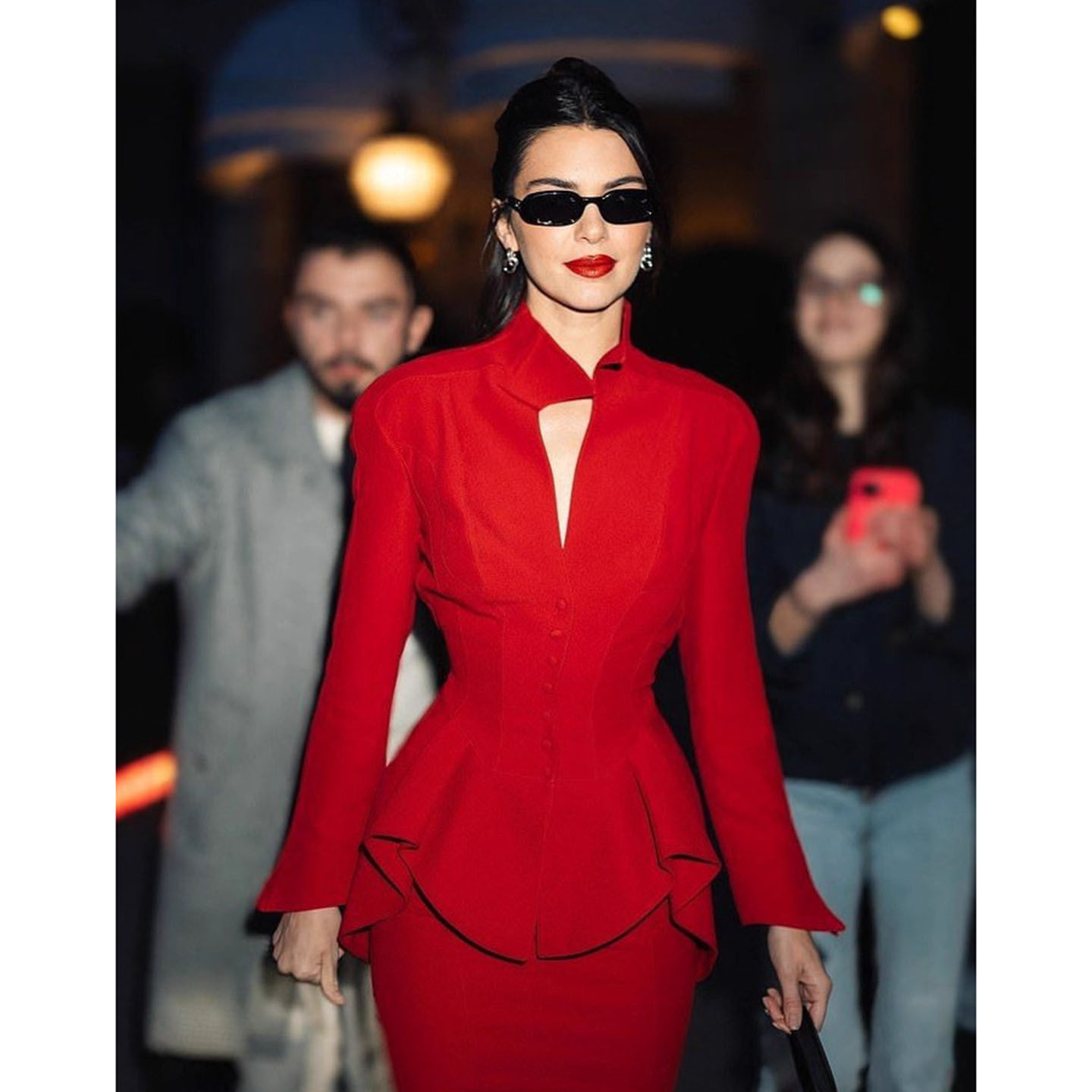 红色荷叶边立领长袖包臀晚装套装