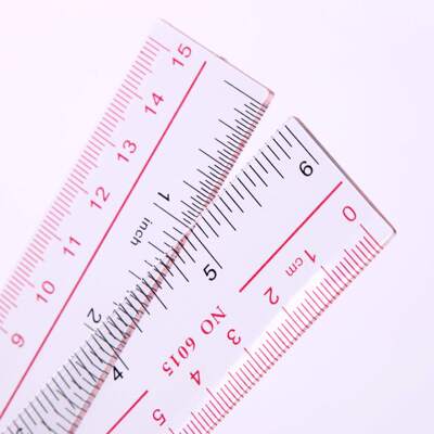 中英双刻度尺@@红黑双色更易识别