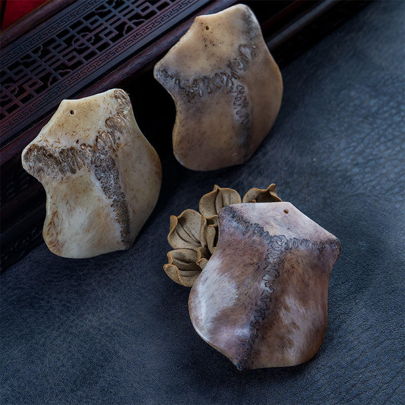 鹿三界雕刻手把件鹿骨吊牌民族风个性diy配饰吊坠骨牌现货