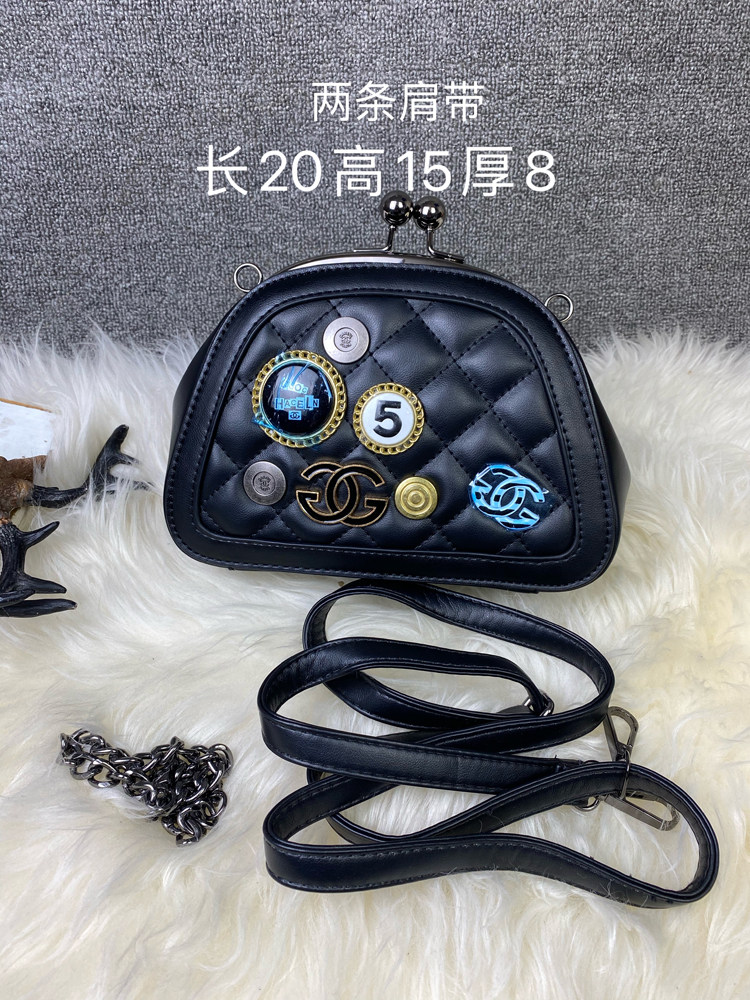 特价处理2023外贸新款徽章女包斜挎包链条单肩韩版百搭时尚复古潮