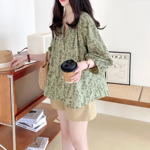法式甜美v领灯笼袖碎花七分袖印花衬衫女春夏2026新款洋气娃娃衫