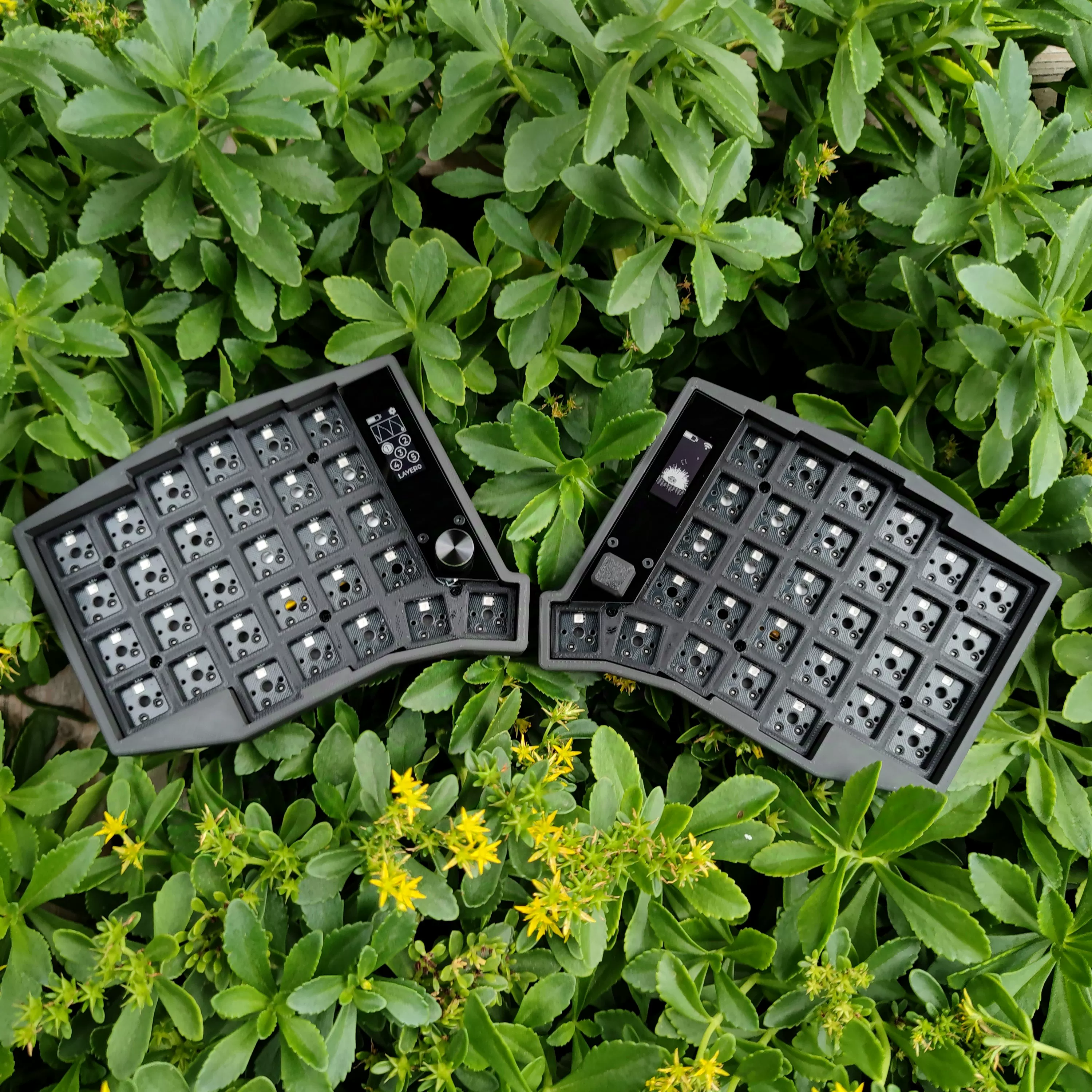 Sofle wireless split keyboard Bluetooth dual-mode zmk nice!view joystick knob screen