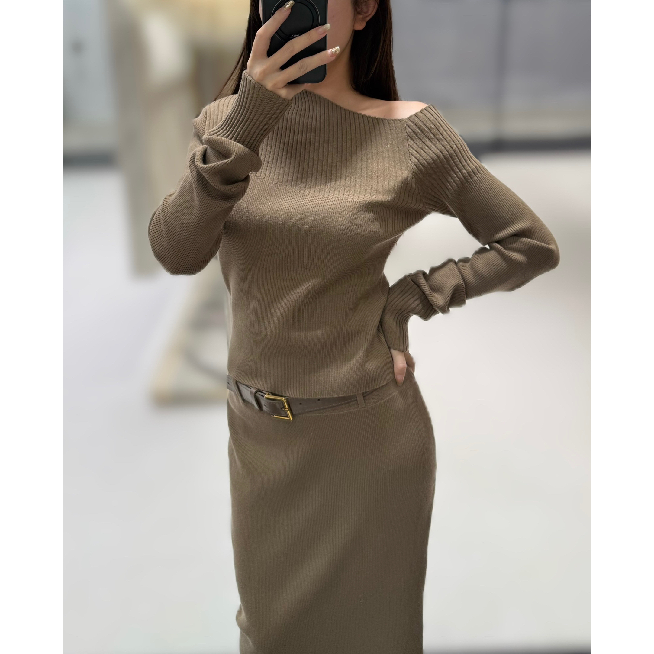 雪绿【套装】氛围感斜肩一字领针织上衣设计感派对聚会包臀半身裙