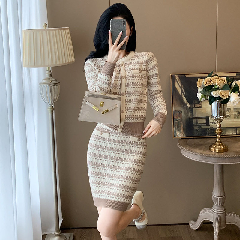 高级感小个子穿搭时尚休闲套装女秋冬季名媛小香风针织两件套装裙