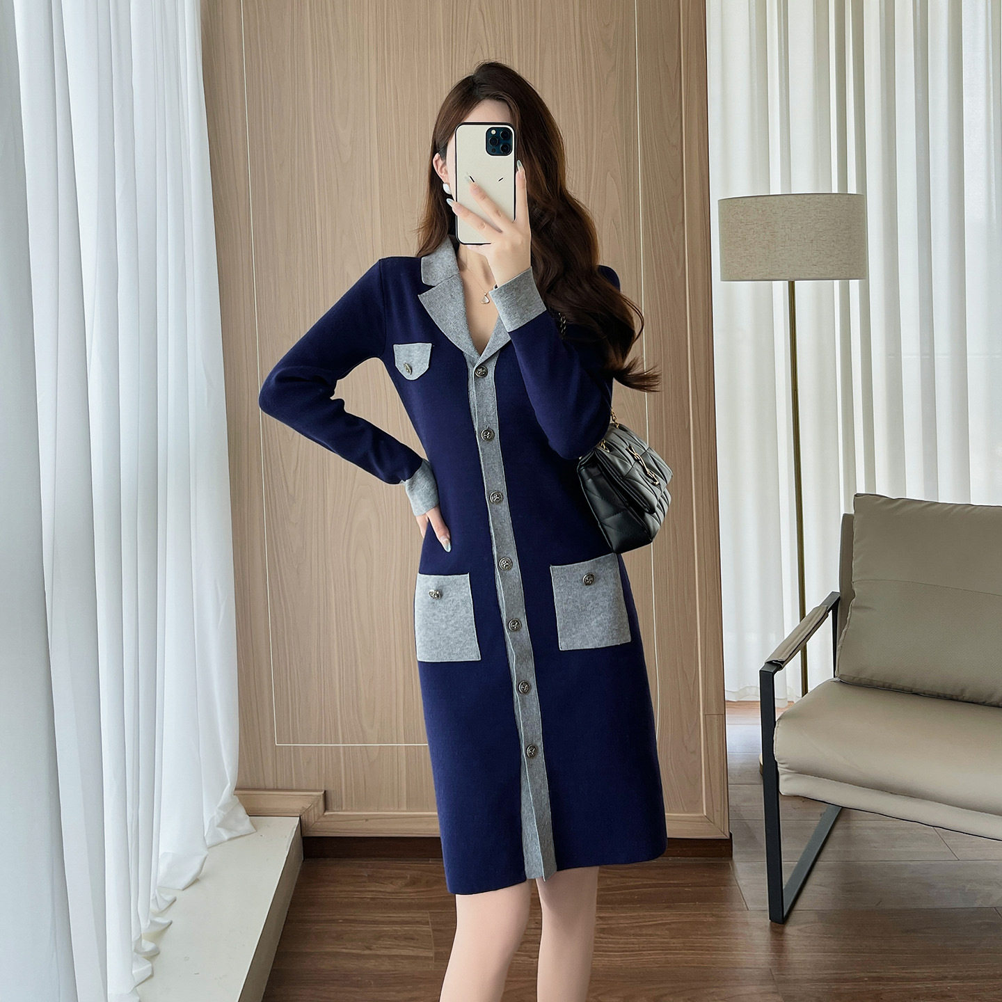 法式撞色V领单排扣收腰长袖针织连衣裙女秋修身包臀毛衣裙小香风