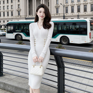 广州十三行气质小香风白色针织连衣裙女长袖过膝V领包臀内搭裙子
