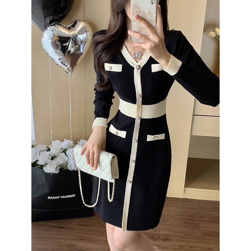 赫本风小黑裙女2025春季新款高级感小香风中长款内搭针织毛衣裙女