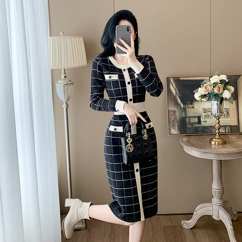 小香风针织连衣裙女2026法式高级感显瘦气质长袖过膝长款毛衣裙子