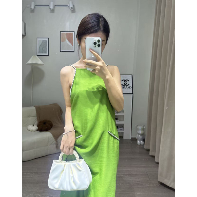 简约气质设计感吊带连衣裙女