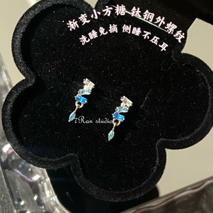 7Ran studio 渐变小方糖外螺纹耳骨钉少女灵动耳钉flat可戴百搭