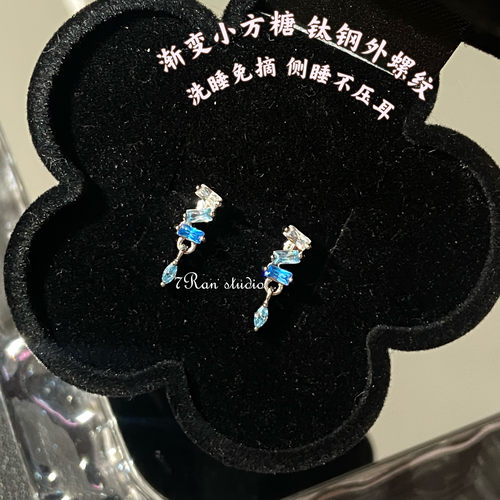 7Ran studio 渐变小方糖外螺纹耳骨钉少女灵动耳钉flat可戴百搭