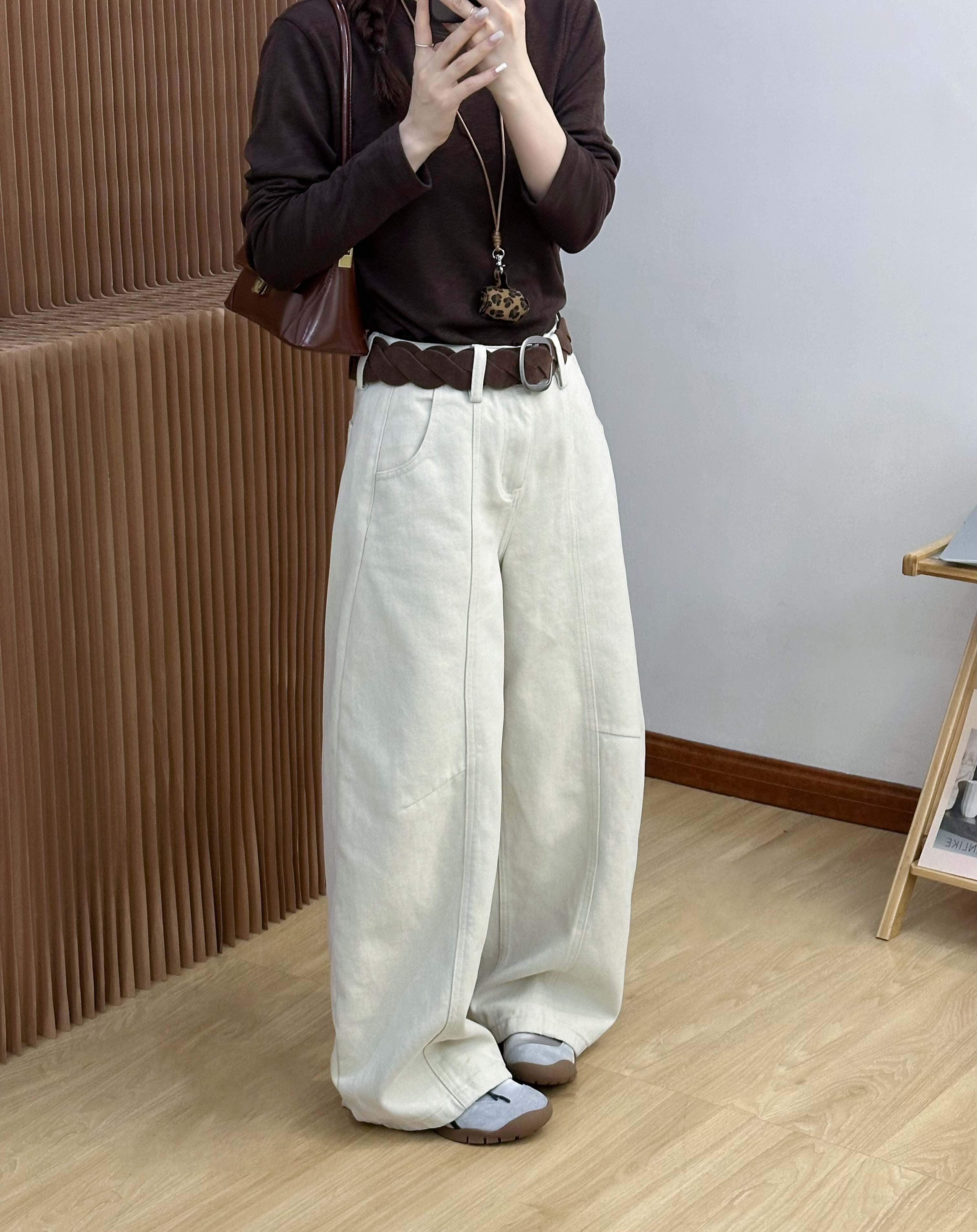 欧洲站2025秋冬新款时尚米白色磨毛保暖牛仔弯刀裤女韩版显瘦长裤