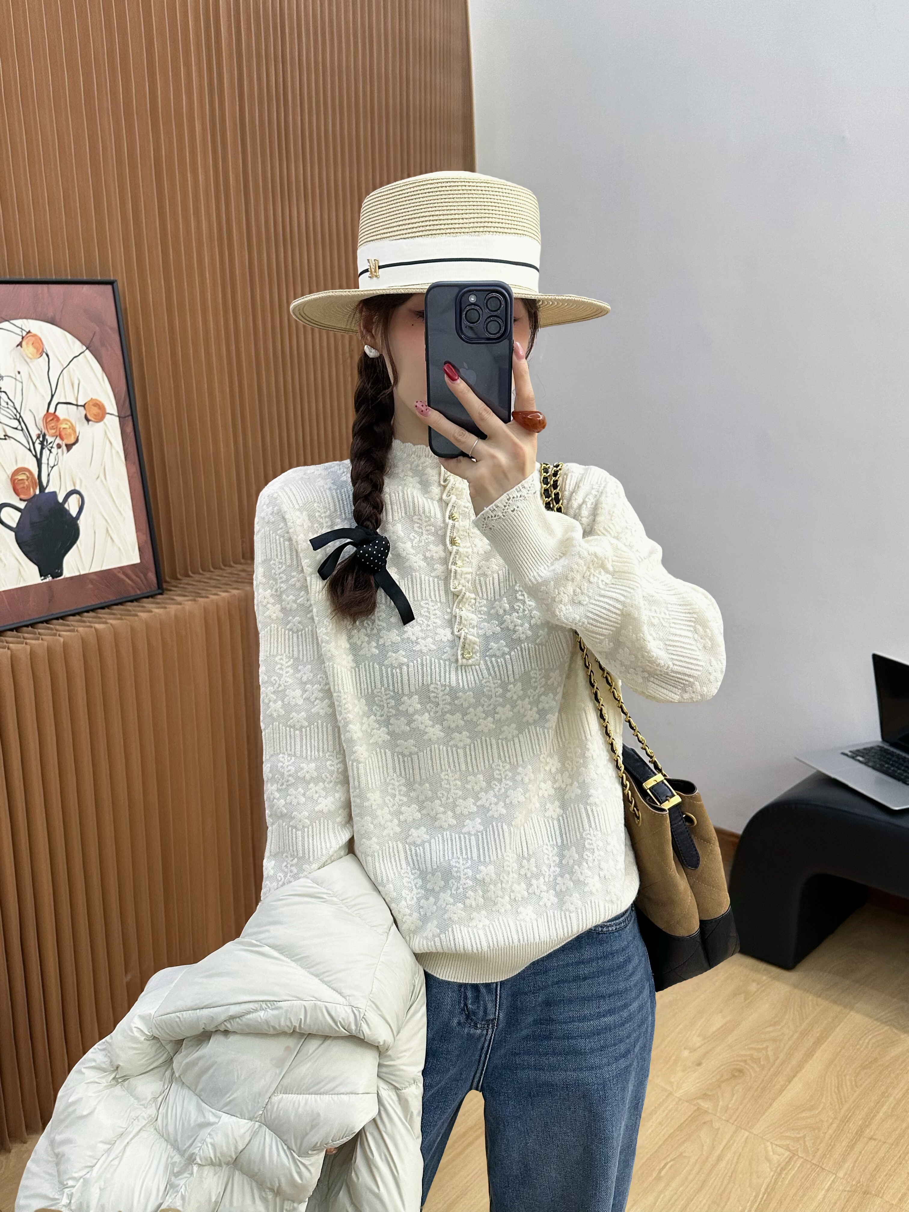 欧洲站2025年冬季新款钩花女人味羊毛针织打底衫女立领纽扣上衣潮