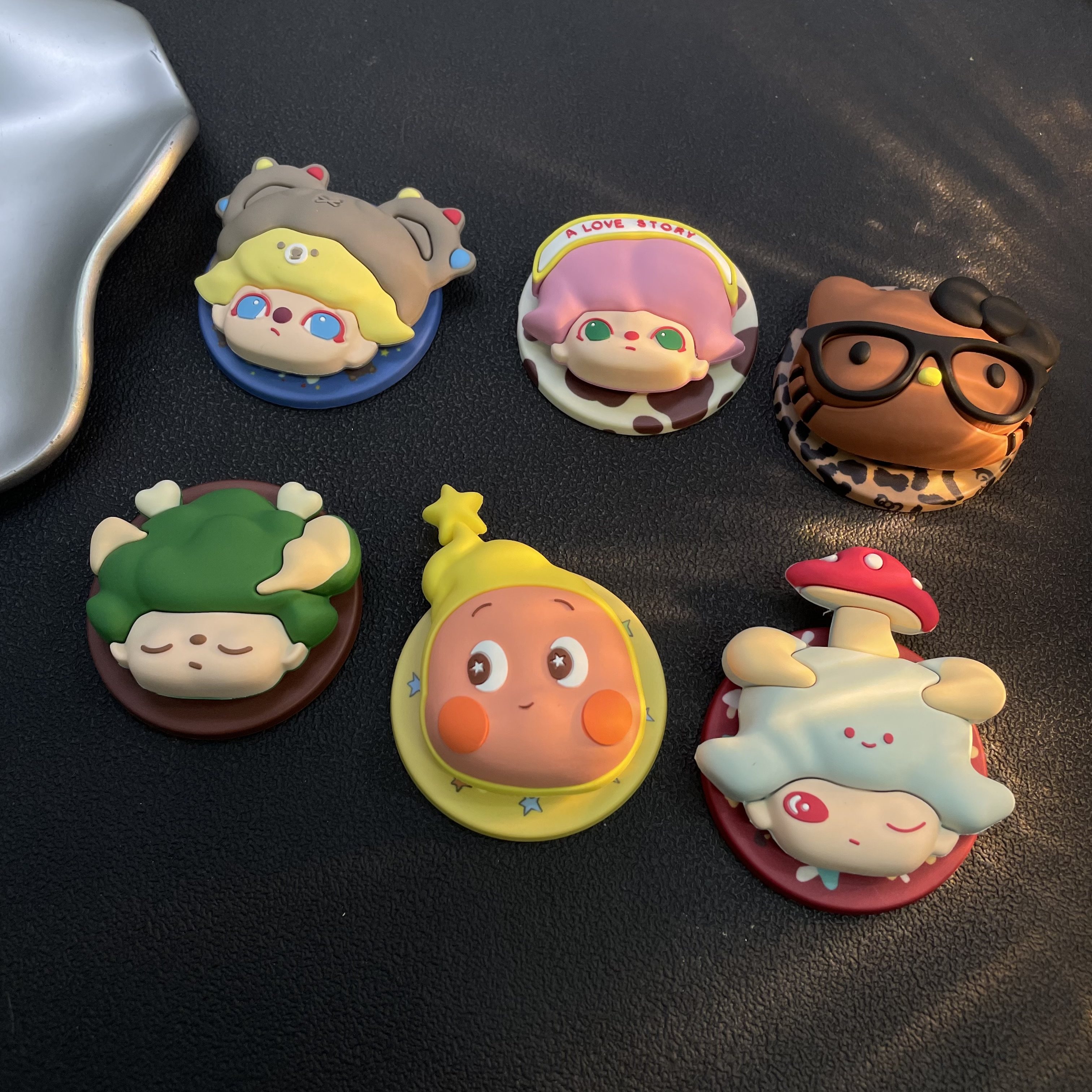 卡通戴眼镜kitty猫适用Magsafe磁吸手机支架可伸缩折叠强力磁吸女,3C数码配件,手机支架/手机座,淘宝优惠券,粉丝福利购,淘宝优惠卷