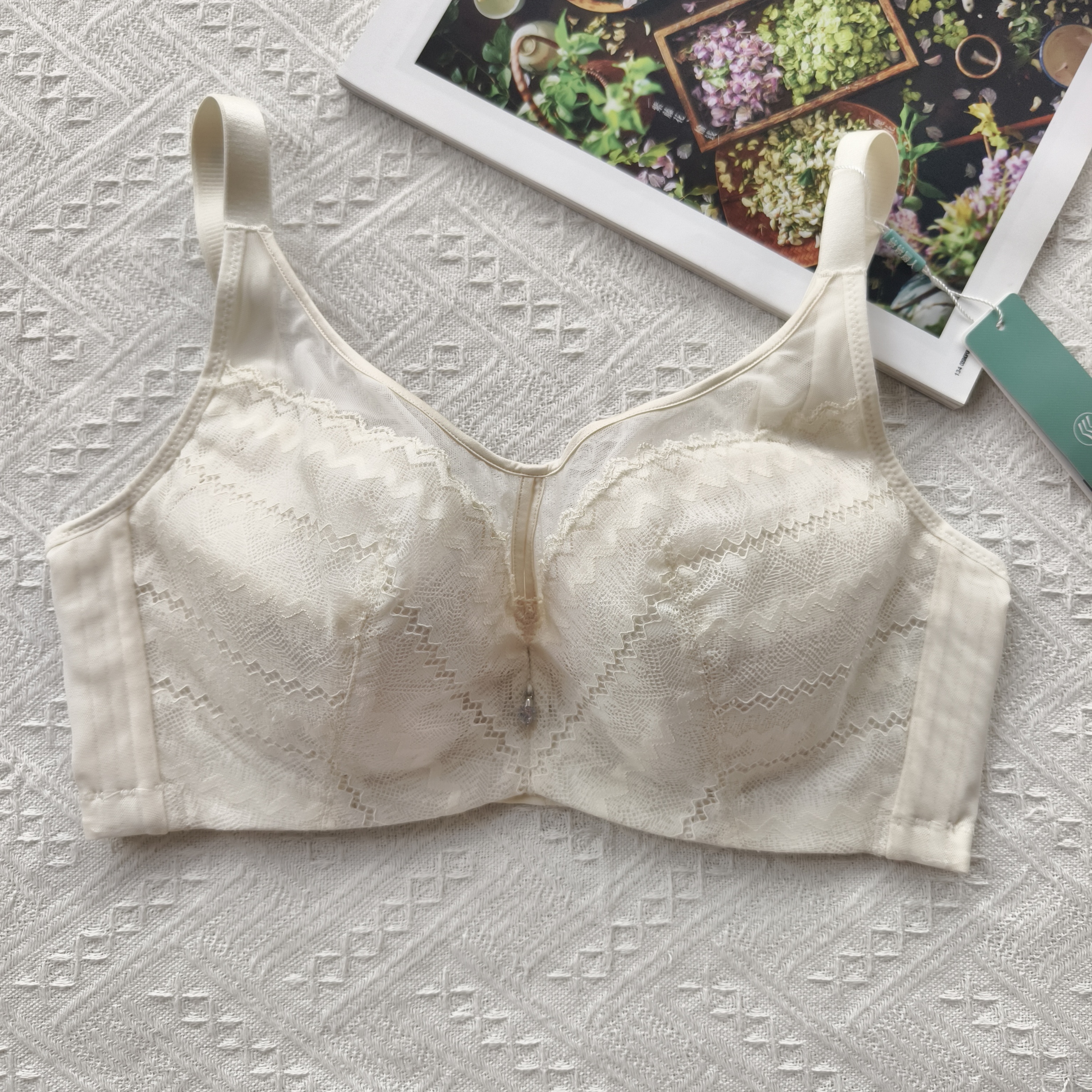 品牌内衣 80C薄款软钢圈聚拢抹胸防走光全罩杯收副乳大胸显小文胸